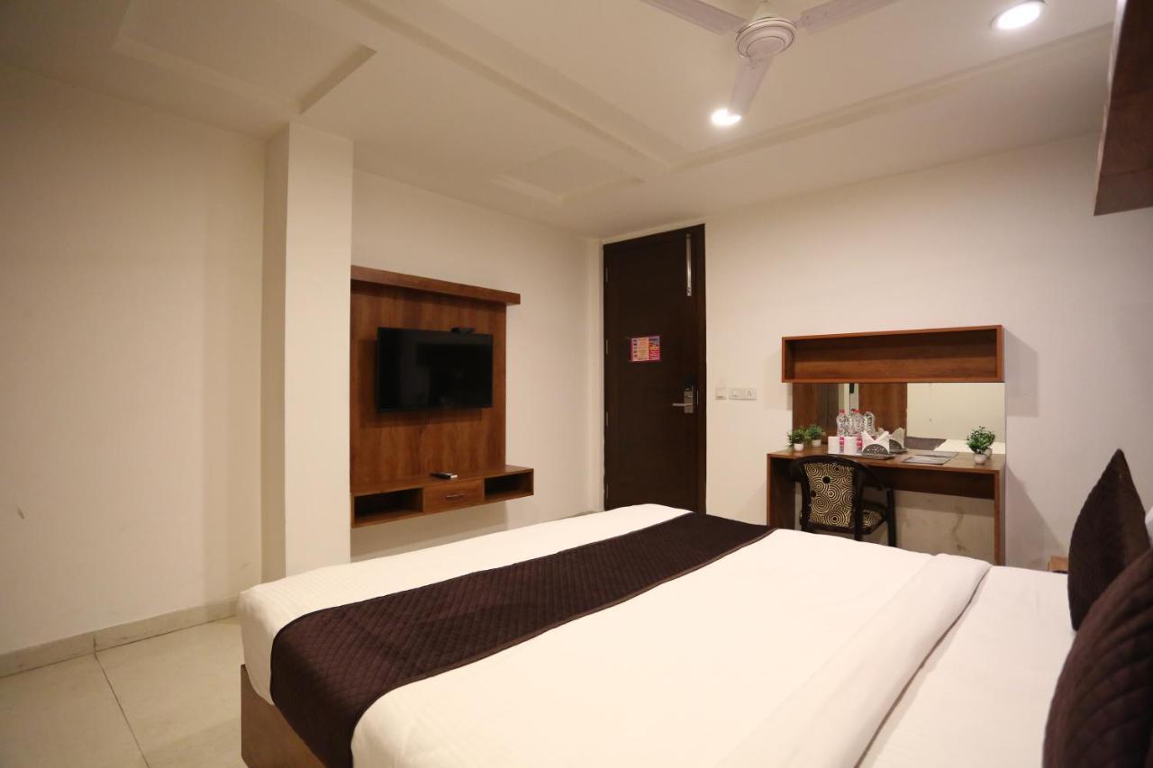 Hotel Sm Suits Near Delhi Airport-Unit By Grand Urban Luxury Nova Deli Exterior foto